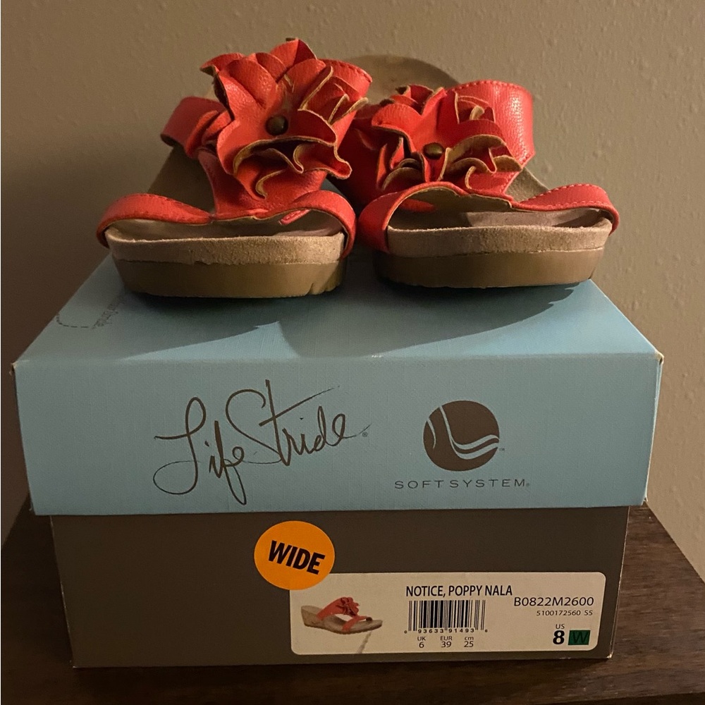 Life Stride Notice Nala Soft System Flower Accent 2.5" Wedge Sandals. Size 8W - Picture 4 of 5